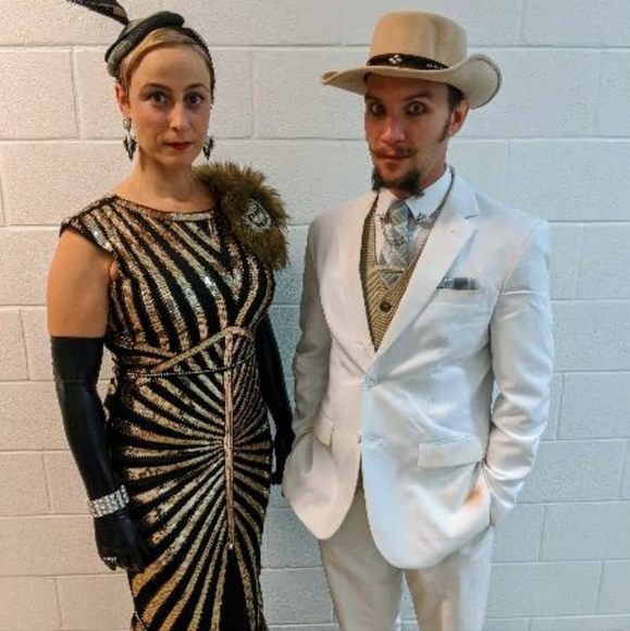 DECO DIVA-Art Deco-inspired beaded gown with detachable faux fur stole and appli - Picture 10 of 10